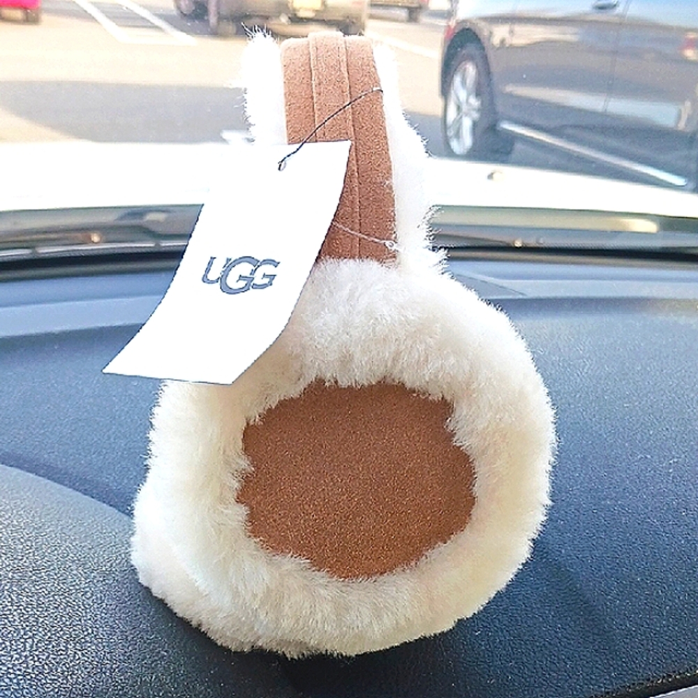 Gorgeous! ⚜️UGG⚜️ Cream and Tan Sheepskin Earmuffs - Picture 3 of 11